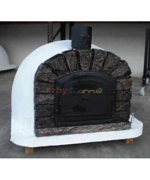 Pizza pec FAM 80 s komínom vpredu izolovaná